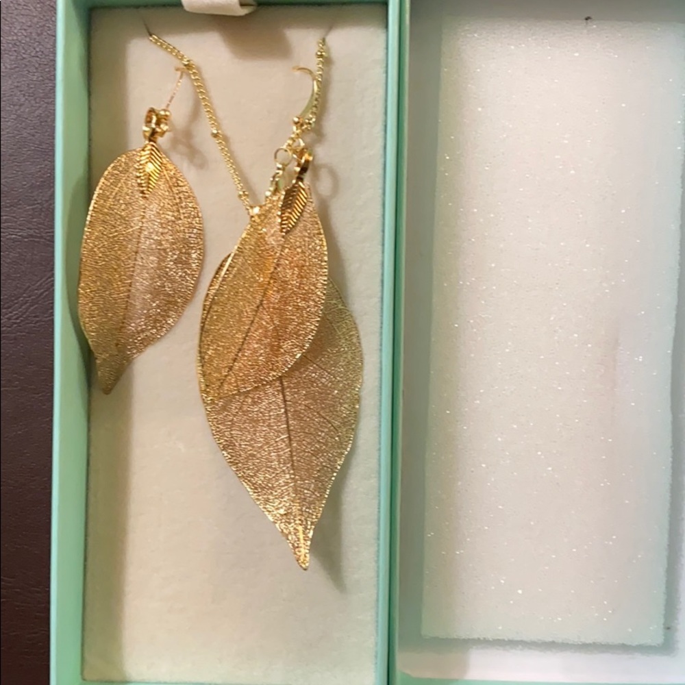 BoutiqueLovin Leaf Petal Necklace